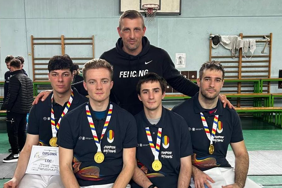 Echipa masculină de spadă este campioană la tineret